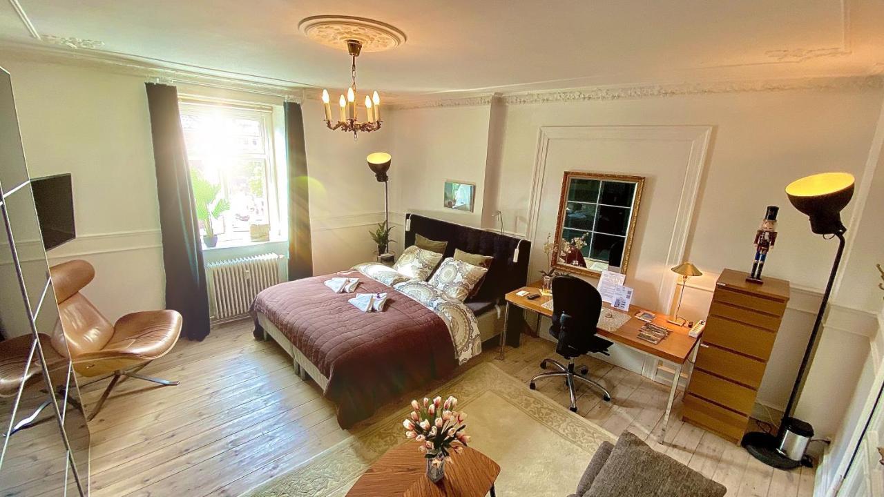 Four Individual Beautiful Spacious Rooms In Stylish Apartment Kopenhagen Bagian luar foto