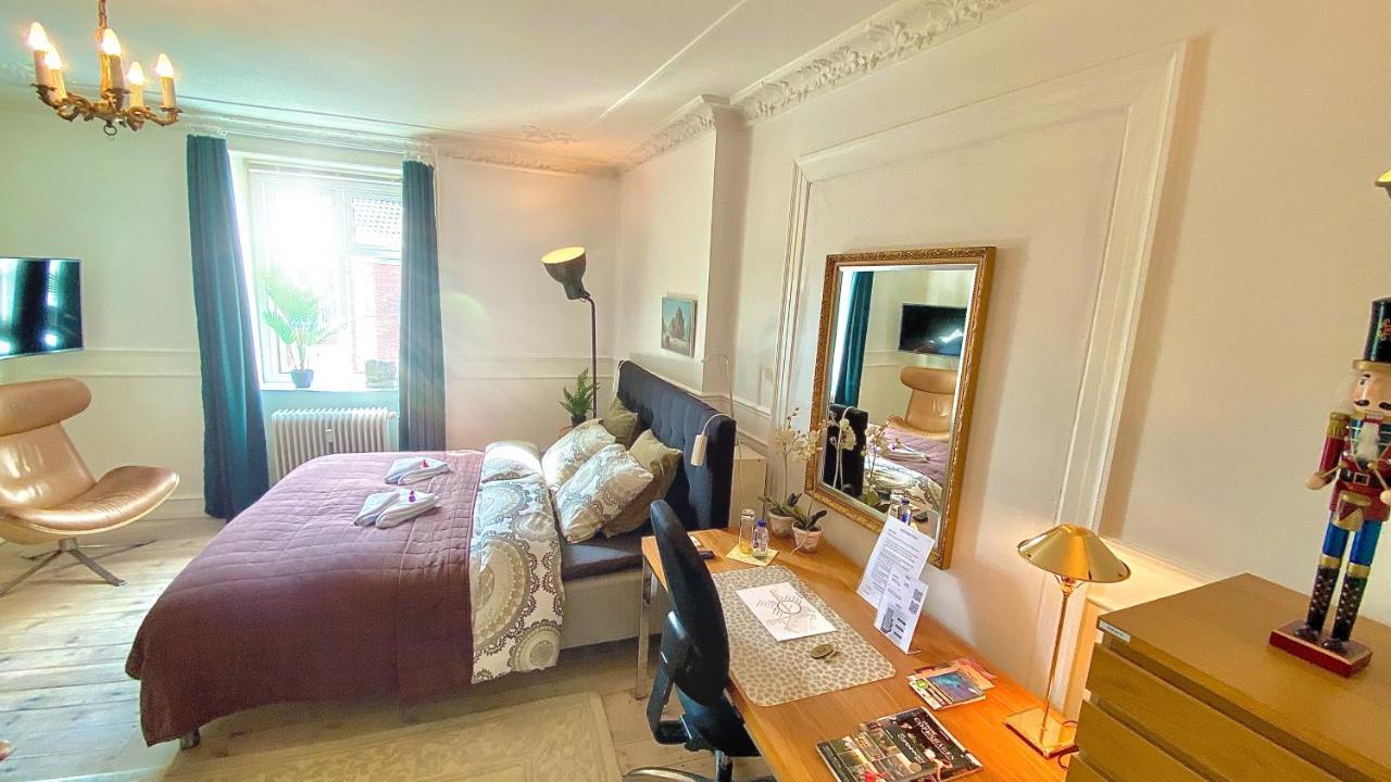 Four Individual Beautiful Spacious Rooms In Stylish Apartment Kopenhagen Bagian luar foto