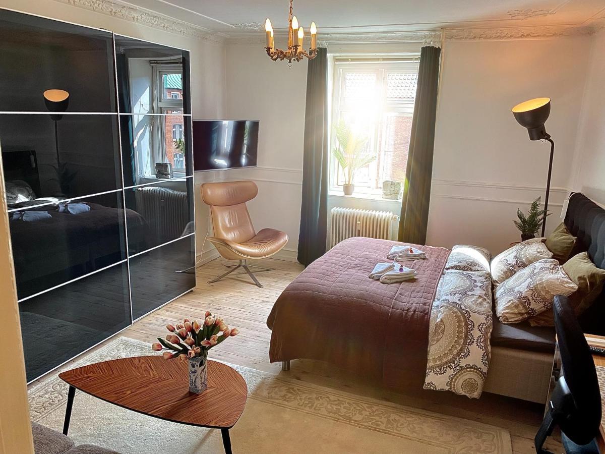 Four Individual Beautiful Spacious Rooms In Stylish Apartment Kopenhagen Bagian luar foto