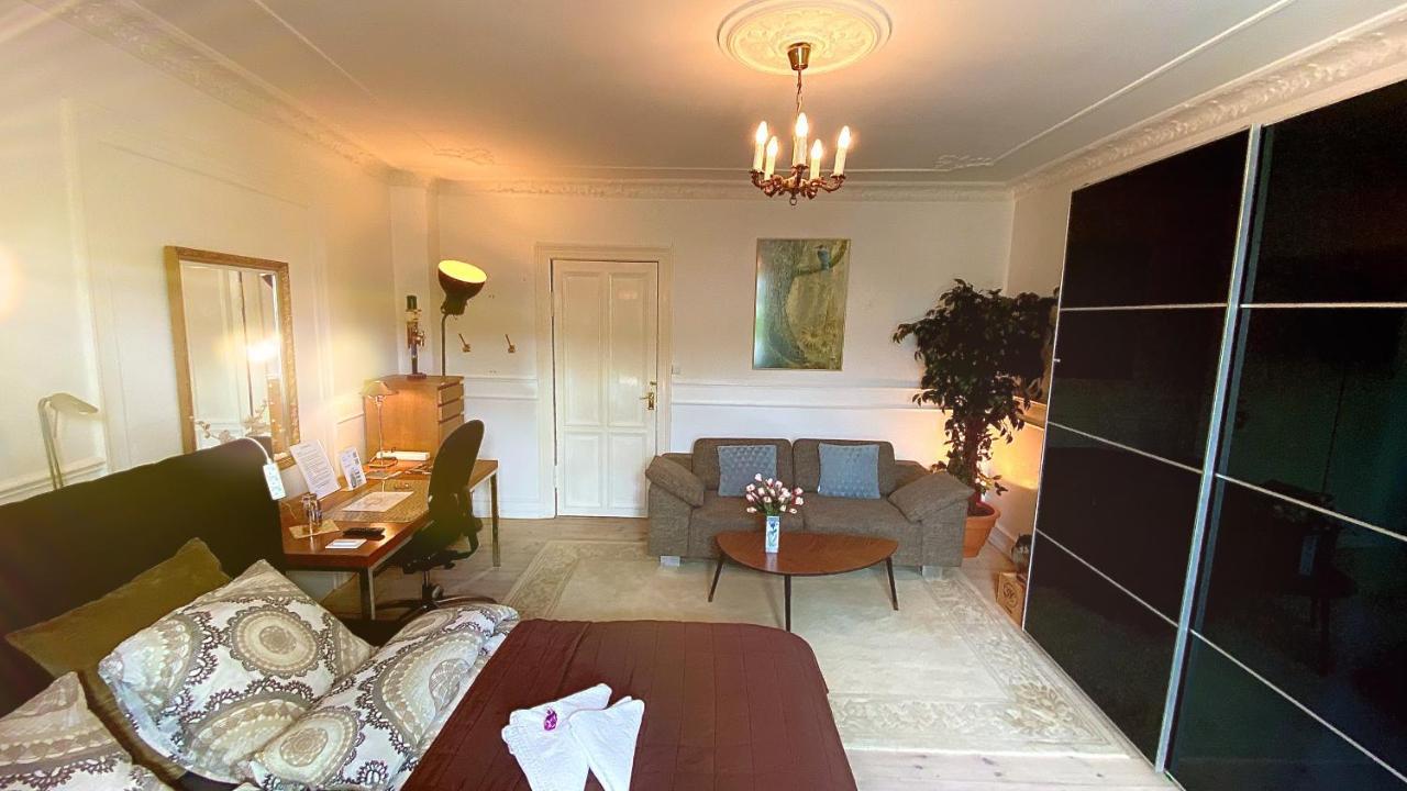 Four Individual Beautiful Spacious Rooms In Stylish Apartment Kopenhagen Bagian luar foto